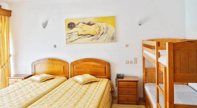 Четырёхместный семейный номер Standard Hotel Estalagem Turismo
