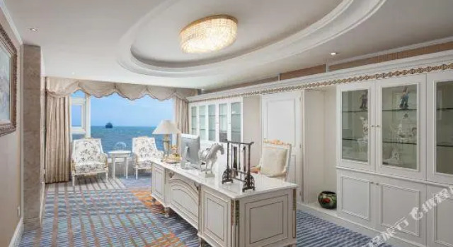 Люкс Presidential West Gulf Holiday Hotel