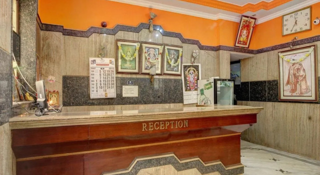 SPOT ON 39787 Radha Krishna Deluxe Lodge