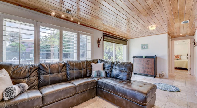 Sea Spray Beach House by Vtrips