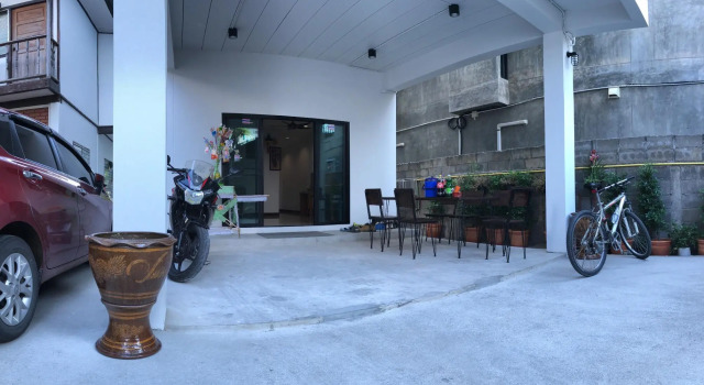 Кровать в общем номере (мужской номер) Baan Chaisri