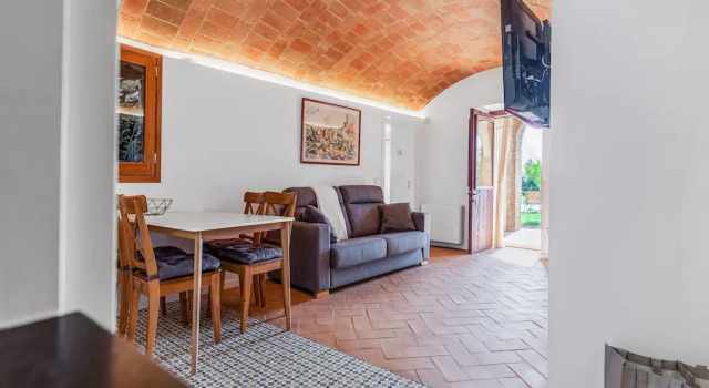 Charming Holiday Home in Vulpellac With Shared Pool, Varaa Hotelli Forallac Girona