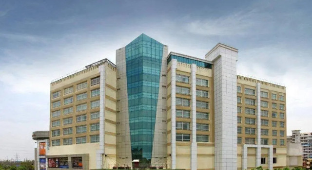 Четырёхместный люкс Premier Mahagun Sarovar Portico Suites