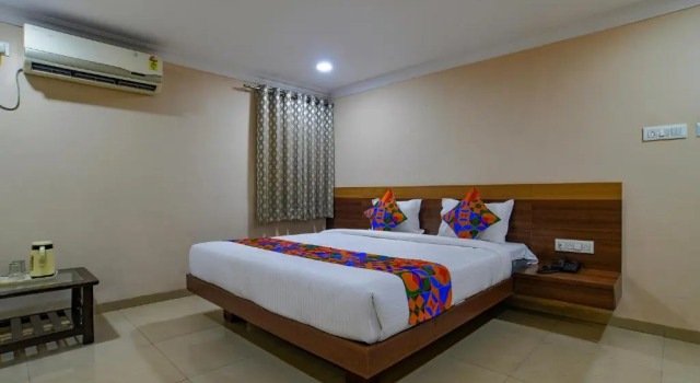 Номер Deluxe FabHotel Pishori - Vijay Nagar