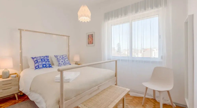Renovated Sunny Apartment with Balcony, By TimeCooler, Забронировать Апартаменты/квартира Лиссабон Эстремадура, рядом с Money Museum