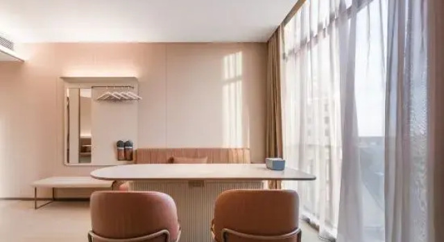 Люкс HanTing Hotel (Shanghai Dishuihu Lingang Ganghui Road)