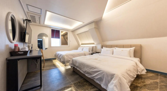 Двухместный семейный номер Standard Ballantine Business Hotel