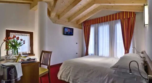 Двухместный номер Superior с балконом и с видом на горы Hotel Sassella