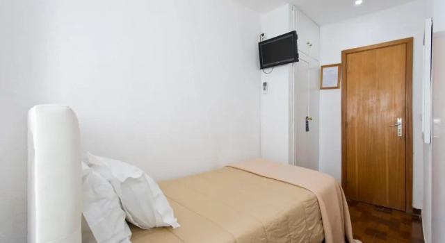 Одноместный номер Economy Braganca Oporto