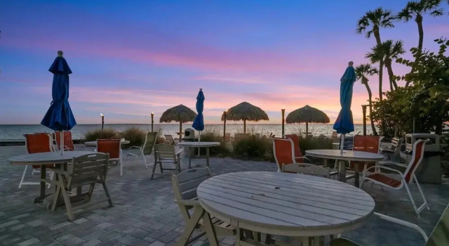 Коттедж Waterfront Resort Condo Balcony Heated Pool