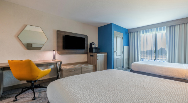 Holiday Inn Express and Suites Kansas City Airport by IHG