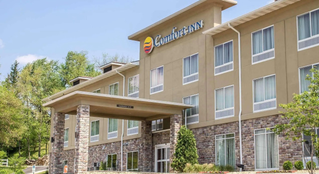Четырёхместный номер Standard Comfort Inn St Clairsville