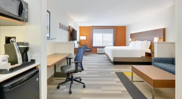 Люкс Holiday Inn Express & Suites Mitchell by IHG