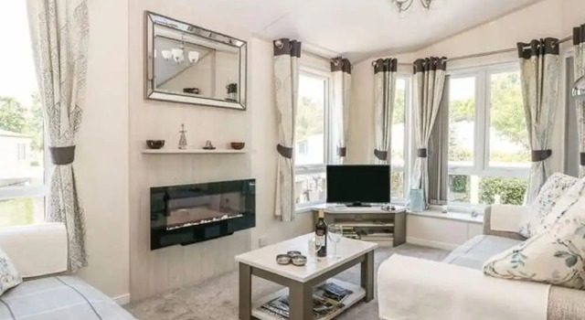 Lavish Holiday Home in Saint Leonards With Swimming Pool