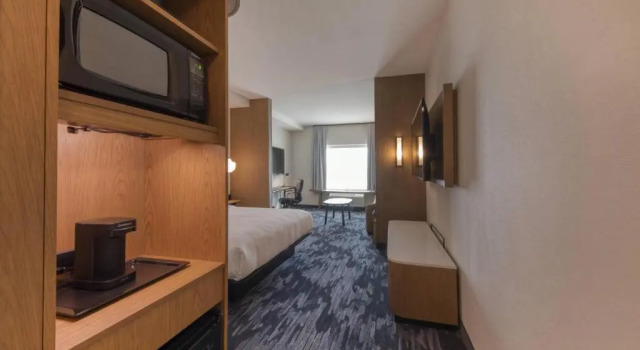 Двухместный люкс Fairfield Inn & Suites by Marriott Charlotte Belmont