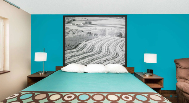 Super 8 By Wyndham Spencer, Book Hotel Hoteller i Spencer med parkering, Parkering