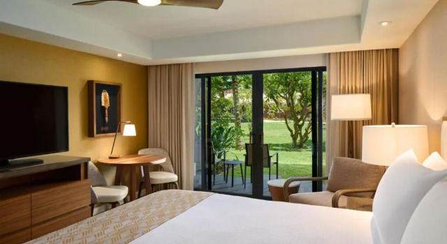 Двухместный номер Premium с видом на внутренний двор OUTRIGGER Kāʻanapali Beach Resort
