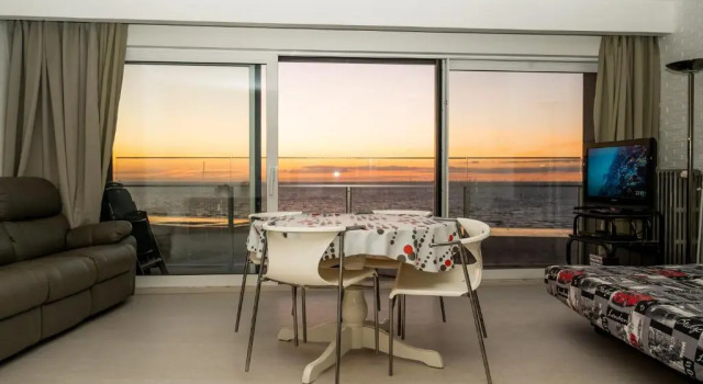 Апартаменты Moderne studio met zeezicht naast Casino Blankenberge