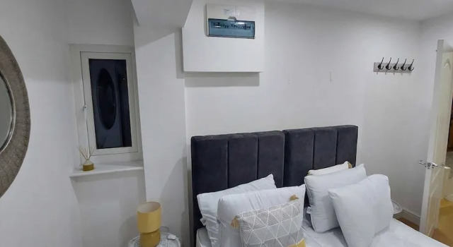 Коттедж Luxury 5 Bedroom 2 BA House with Parking