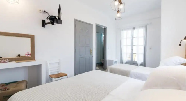 Двухместный номер Standard с балконом Evi Rooms