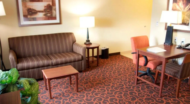 Студия Hampton Inn & Suites Watertown