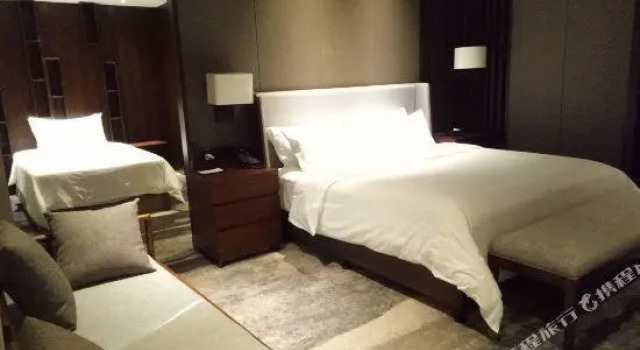 Люкс Ease Hotel
