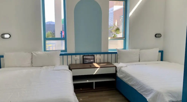 Кровать в общем номере Chai Village Hotel