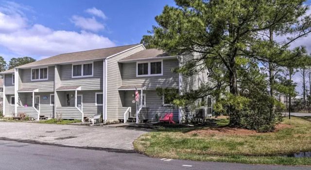 Апартаменты 1 Mi to Beach & Boardwalk: Family Townhome