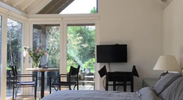 The Studio @ Aubrey Cottage, Забронировать Дом для отпуска Виллы Исторического графства Суссекса, Вилла