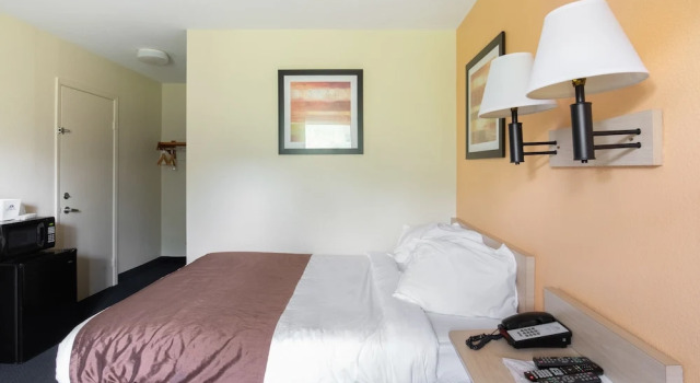 Двухместный номер Standard Days Inn by Wyndham New Philadelphia