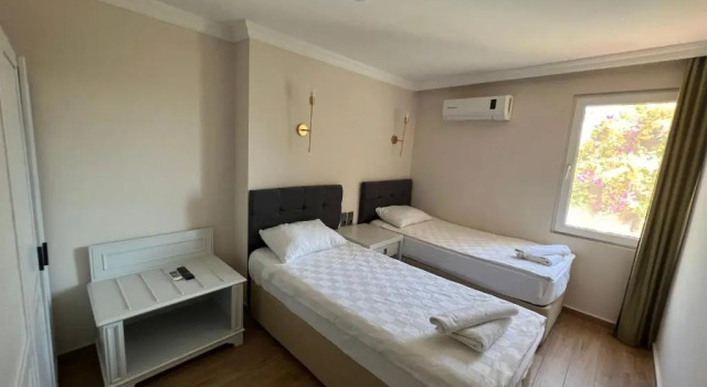 Вилла Moonshine Hotel & Suites