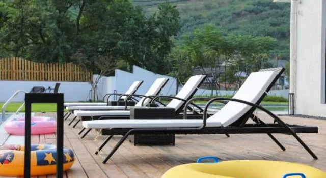 Moganshan Huating Impression Hot Spring B&B, Prenota Bed & breakfast Hotel a Huzhou con piscina, Piscina