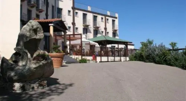 Кровать в общем номере Hotel San Trano