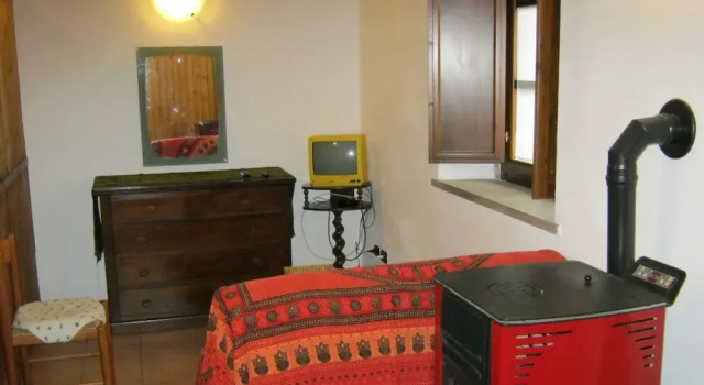 House With one Bedroom in Gualdo Tadino, With Furnished Terrace - 15 km From the Slopes, Varaa Hotelli Gualdo Tadino Umbria