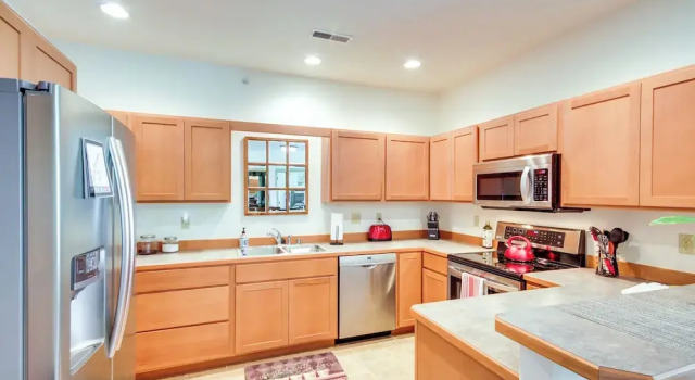 Апартаменты Cozy Livingston Condo w/ Balcony & Mtn View!