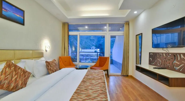 Номер Standard с балконом Hotel Asian International