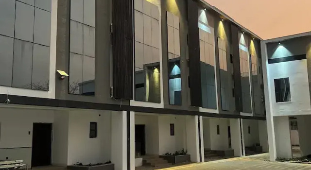 Majestic Villa Residence, Book Villa Cottages in AbujaMun, Cottage