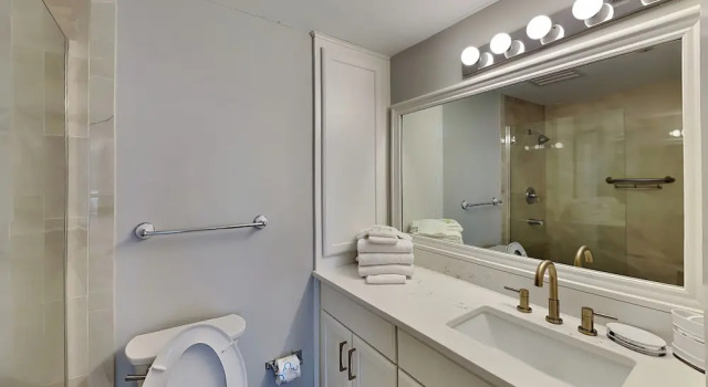 Номер Standard с балконом и с видом на океан Navarre Towers by Southern Vacation Rentals
