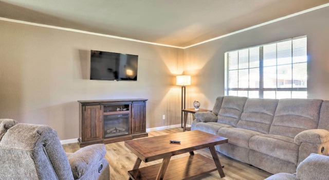 Quiet Haven w/ Hot Tub, 4 Mi to Canyon Lake!