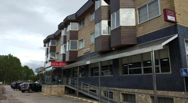 Hotel Restaurante Los Rosales, Book Hotel Congosto Castile and Leon