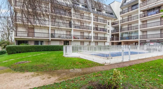 Charming 1br with balcony & pool nearby Trouville-sur-Mer station - Welkeys
