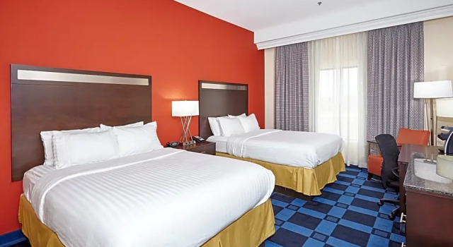Четырёхместный люкс Holiday Inn Express Hotel & Suites Columbia Univ Area-Hwy 63 by IHG