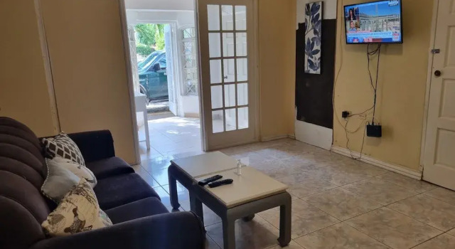 Csompo Empire one bedroom apt