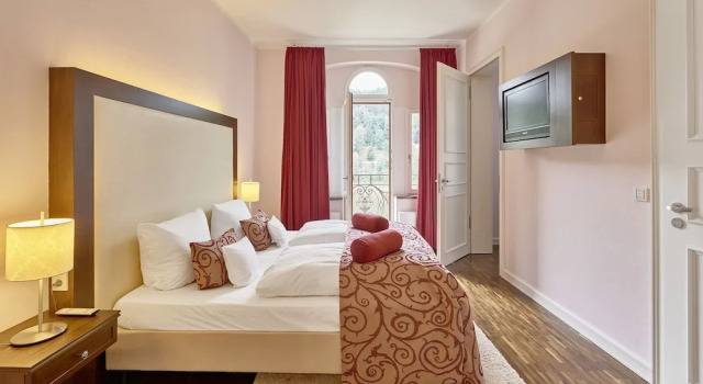 Полулюкс c 1 комнатой с балконом и с видом на реку Hotel Elbresidenz an der Therme