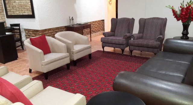 The Willow Tree Guest House, Reservar Casa de hóspedes Klerksdorp North West