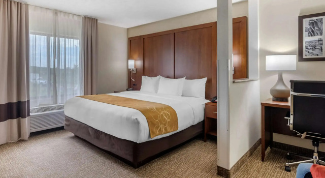 Двухместный люкс Comfort Suites Speedway - Kansas City