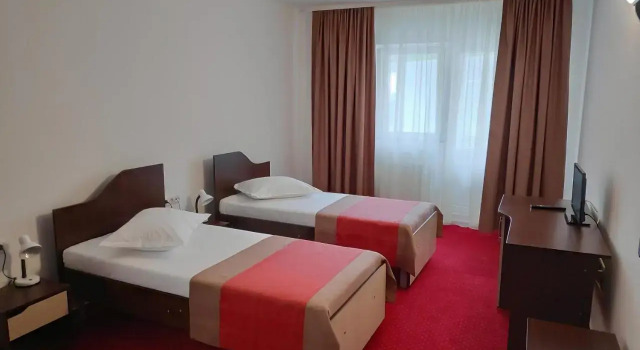 Complex Balnear Cozia -Corp Caciulata, Varaa Hotelli Hotellit Carpathians - Romania uima-altaalla, Uima-allas