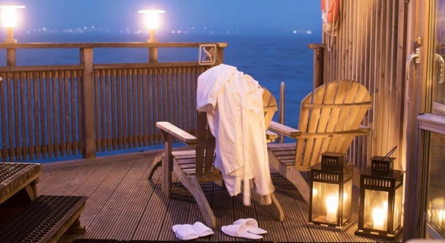 Strandflickornas Husen invid Havet, Book Hotel Lysekil 
