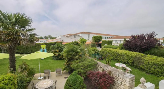 Апартаменты Locations de Vacances Le Clos Rhea