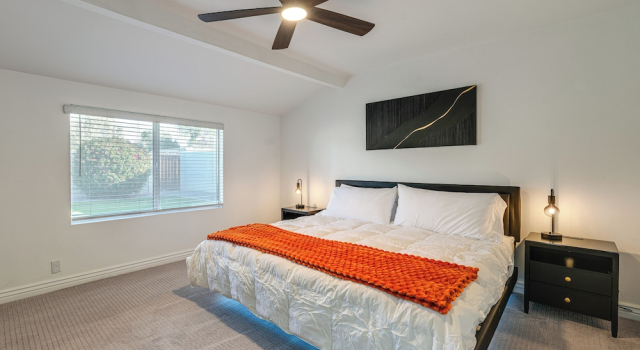 Phoenix Modern Retreat w/ Pool & Putting Green, Забронировать Дом для отпуска Финикс 